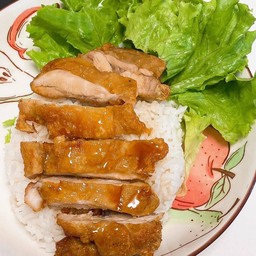 ข้าวไก่ทอดซอสน้ำปลา