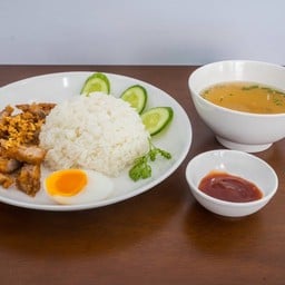 ชุดข้าวหมูทอดแถมฟรีไข่ต้มยางมะตูม