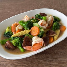 ผัดผักรวมกุ้ง