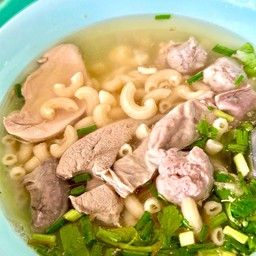มักกะโรนีหมูสับ+เครื่องใน