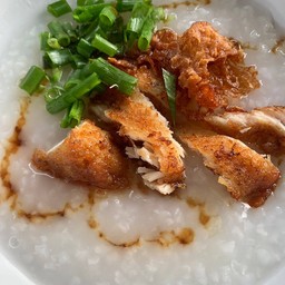 โจ๊กไก่กรอบ ไข่ลวก