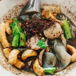 ใหญ่เเห่งหมู