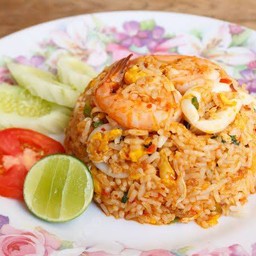 ข้าวผัดน้ำพริกเผากุ้ง