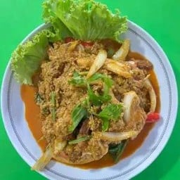 ผัดผงหรี่ทะเลราดข้าว