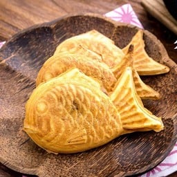 ขนมปลาไส้ครีมคัสตาด