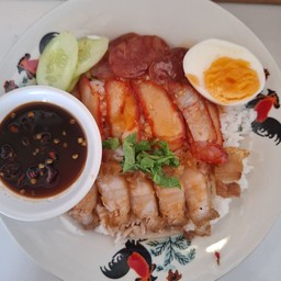 ข้าวหมูแดง+หมูกรอบ