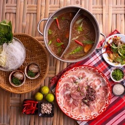 แจ่วฮ้อนหมูรวมเล็ก + น้ำซุปชุดผัก