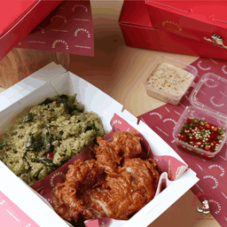 ข้าวผัดกะเพราไก่ทอด