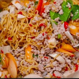 ยำมาม่าหมูสับ