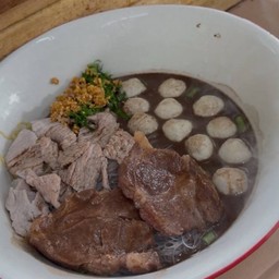 เกาเหลายกร้านหมูรวม เนื้อหมู หมูตุ๋น และลูกชิ้น