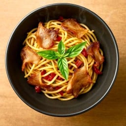 สปาเก็ตตี้เบคอนผัดพริกแห้ง