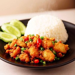 ข้าวไก่กรอบคั่วพริกเกลือ