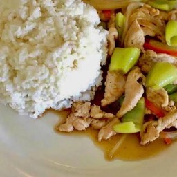 ข้าวราดพริกหยวกผัดหมูชิ้น