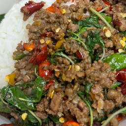 กะเพราเนื้อสับหมาล่าชาลิ้น