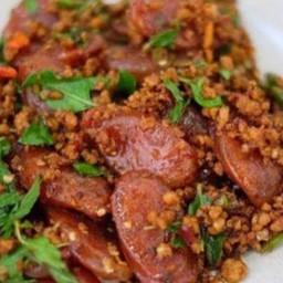 กะเพราหมูสับ+กุนเชียงราดข้าว