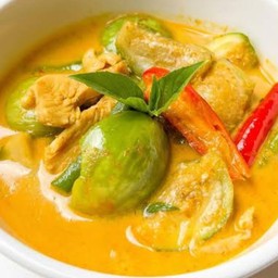 แกงกะทิไก่ใส่มะเขือ