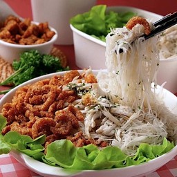 ไก่กุ๊ก เส้นหมี่คลุกไก่ฉีก& ผลไม้พร้อมทาน บรรทัดทอง