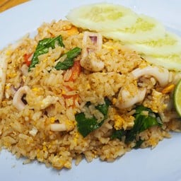 ข้าวผัดหมึก