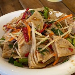 ตำปูปลาร้าหมูยอ