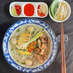 เฝอไก่เวียดนามพิเศษ l Chicken Pho Special