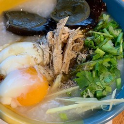 โจ๊กไก่ 2 ไข่ ลวก+ไข่เยี่ยวม้า