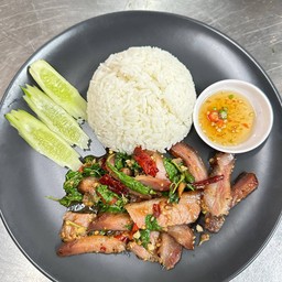 ข้าวกะเพราคอหมูย่าง