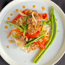 เฝอผัดเมืองเก่าฮานอย Stir Fry Fry pho From  the  Old Quarter