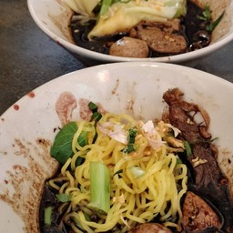 บะหมี่เนื้อน้ำตก ทุกอย่าง