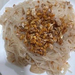 เส้นเล็กลวกกระเทียมเจียว