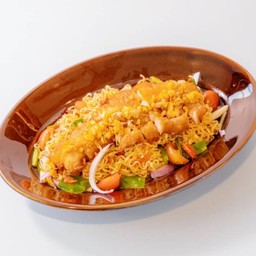 ยำมาม่าสามชั้นทอด