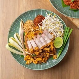 ผัดไทยหมูกรอบ