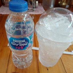 น้ำดื่มเพียวไลฟ์ขวดเล็ก(เย็น)330ml.+น้ำแข็ง