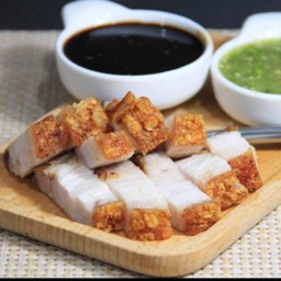 หมูกรอบ 1 ขีด/น้ำจิ้มซีฟู้ด+ซีอิ๊วหวาน