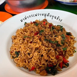 มาม่ากะเพราหมูสับ