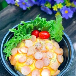 ข้าวไข่ข้นไส้กรอก