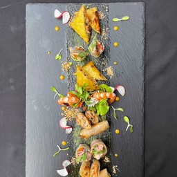 รวมมิตรปอเปี๊ยะ เฝอ เวิน l Pho Van's Spring Rolls Platter