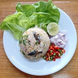 ข้าวผัดปลาทูกะปิหวาน กับ ครัวบ้านเฮียจิน