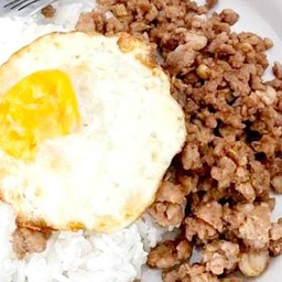 ข้าวหมูสับผัดกะเทียม