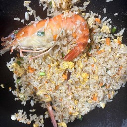 ข้าวผัดกุ้งแม่น้ำ 1 ตัวใหญ่