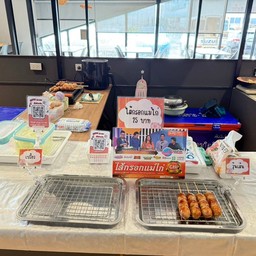 ไส้กรอกแม่ไก่ ตลาดฟู๊ดแอร์