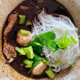 หมี่ขาวเนื้อน้ำตก ทุกอย่าง