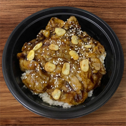 ข้าวผัดกระเทียมหน้าเนื้อ เสือย่าง