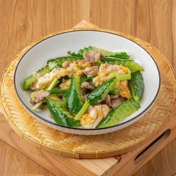 แตงกวาผัดหมู