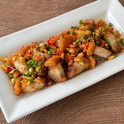 หมูกรอบคั่วพริกเกลือ