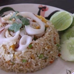 ข้าวผัดปลาหมึก