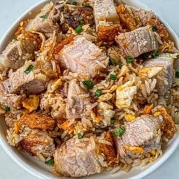 ข้าวผัดหมูกรอบ