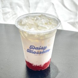 Strawberry fresh milk ( นมสดสตรอว์เบอร์รี่ )