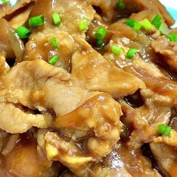 หมูผัดน้ำมันหอยราดข้าว