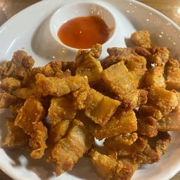 สามชั้นทอดน้ำปลา