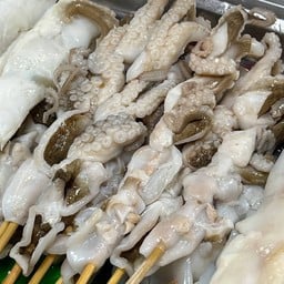 เสือป้อมปลาหมึกย่าง-หม่าล่าเสียบไม้-หมูทอดข้าวเหนียว ตลาด 42 มาร์เกต